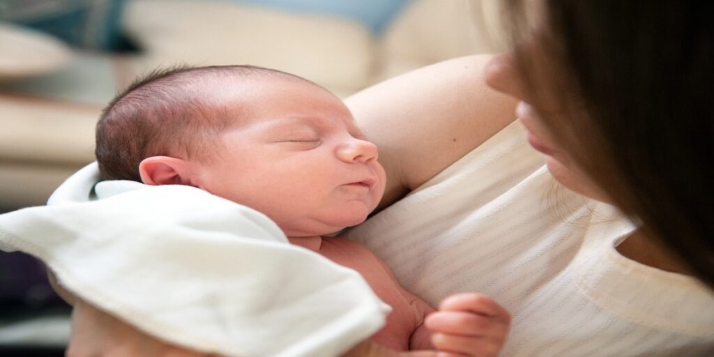 30 Tips for the First 30 Days With Your Newborn baby sleeping